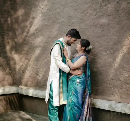 romantic-indian-couple_1113980-2596